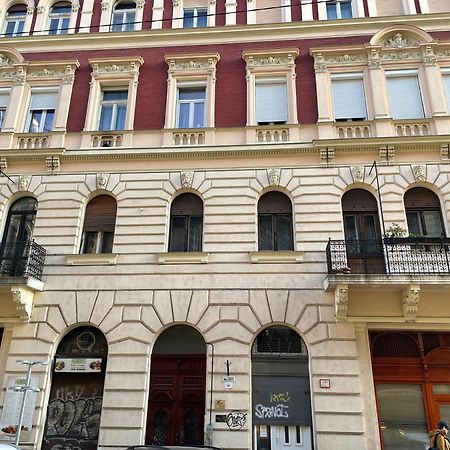 Bp-Est K39 Apartment Budapest Luaran gambar